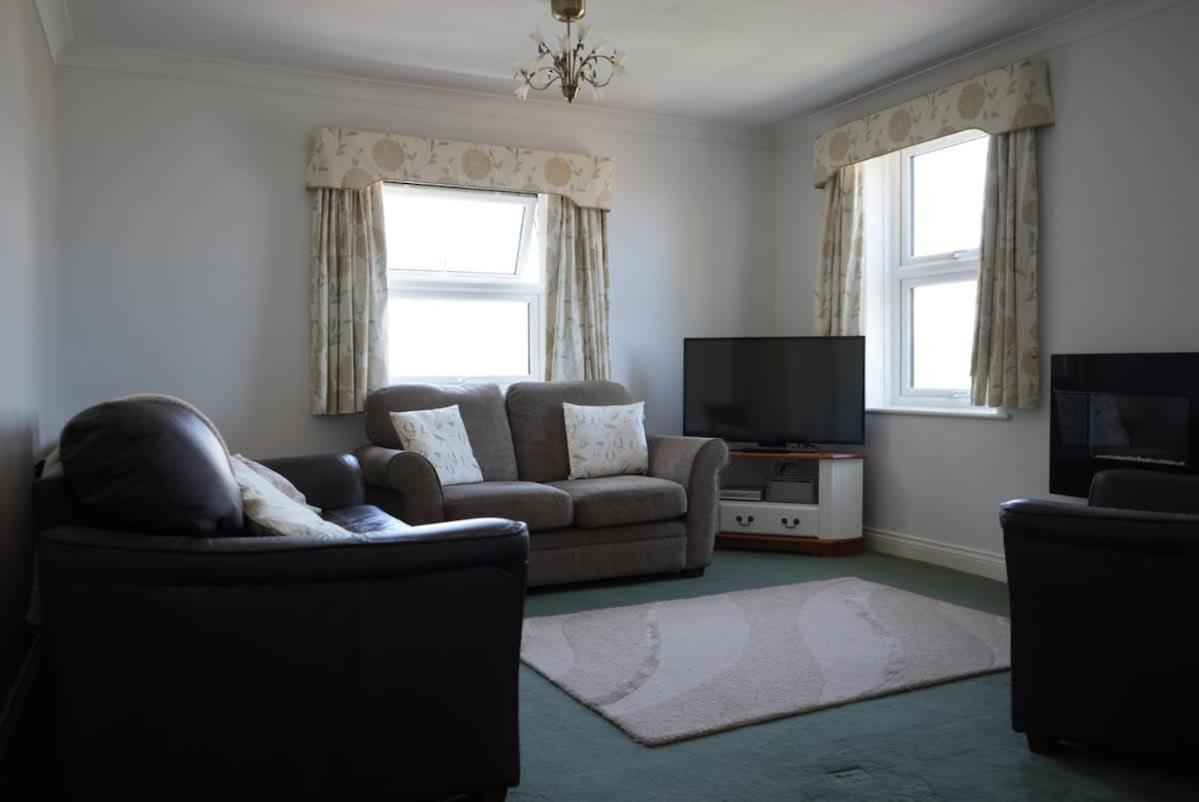 הוילה פאלמות' Fabulous High Street Townhouse With Stunning Views & Parking At 'Eagles Nest' מראה חיצוני תמונה