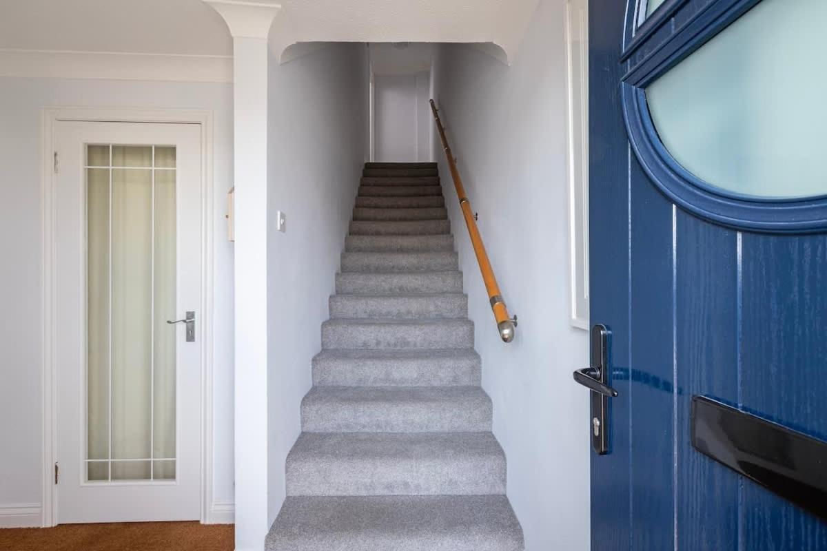 הוילה פאלמות' Fabulous High Street Townhouse With Stunning Views & Parking At 'Eagles Nest' מראה חיצוני תמונה