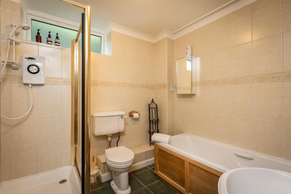 הוילה פאלמות' Fabulous High Street Townhouse With Stunning Views & Parking At 'Eagles Nest' מראה חיצוני תמונה