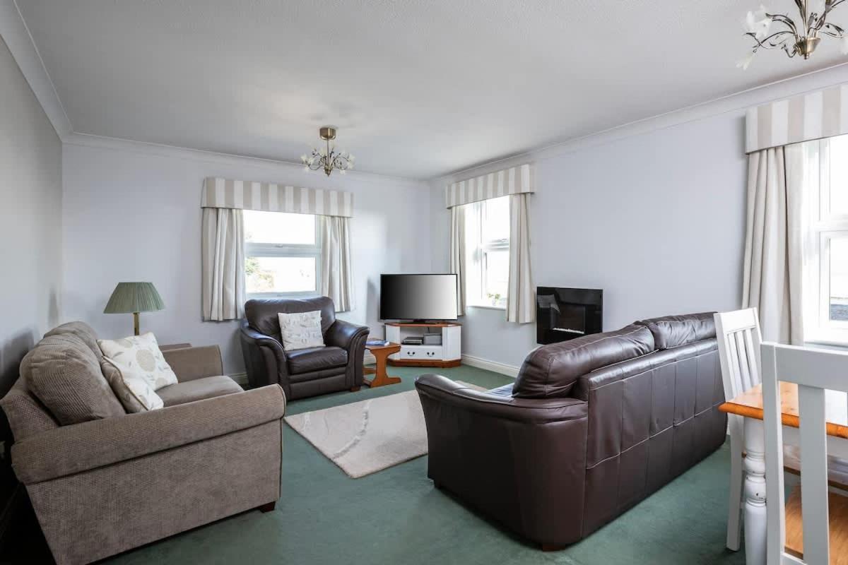 הוילה פאלמות' Fabulous High Street Townhouse With Stunning Views & Parking At 'Eagles Nest' מראה חיצוני תמונה