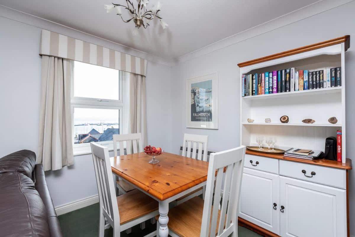 הוילה פאלמות' Fabulous High Street Townhouse With Stunning Views & Parking At 'Eagles Nest' מראה חיצוני תמונה