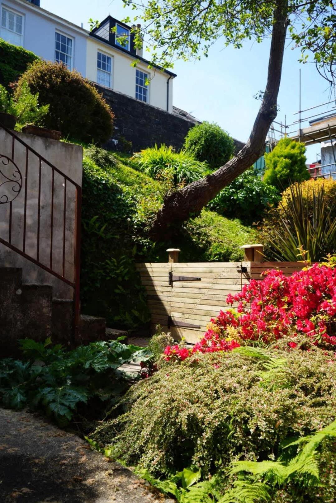 הוילה פאלמות' Fabulous High Street Townhouse With Stunning Views & Parking At 'Eagles Nest' מראה חיצוני תמונה